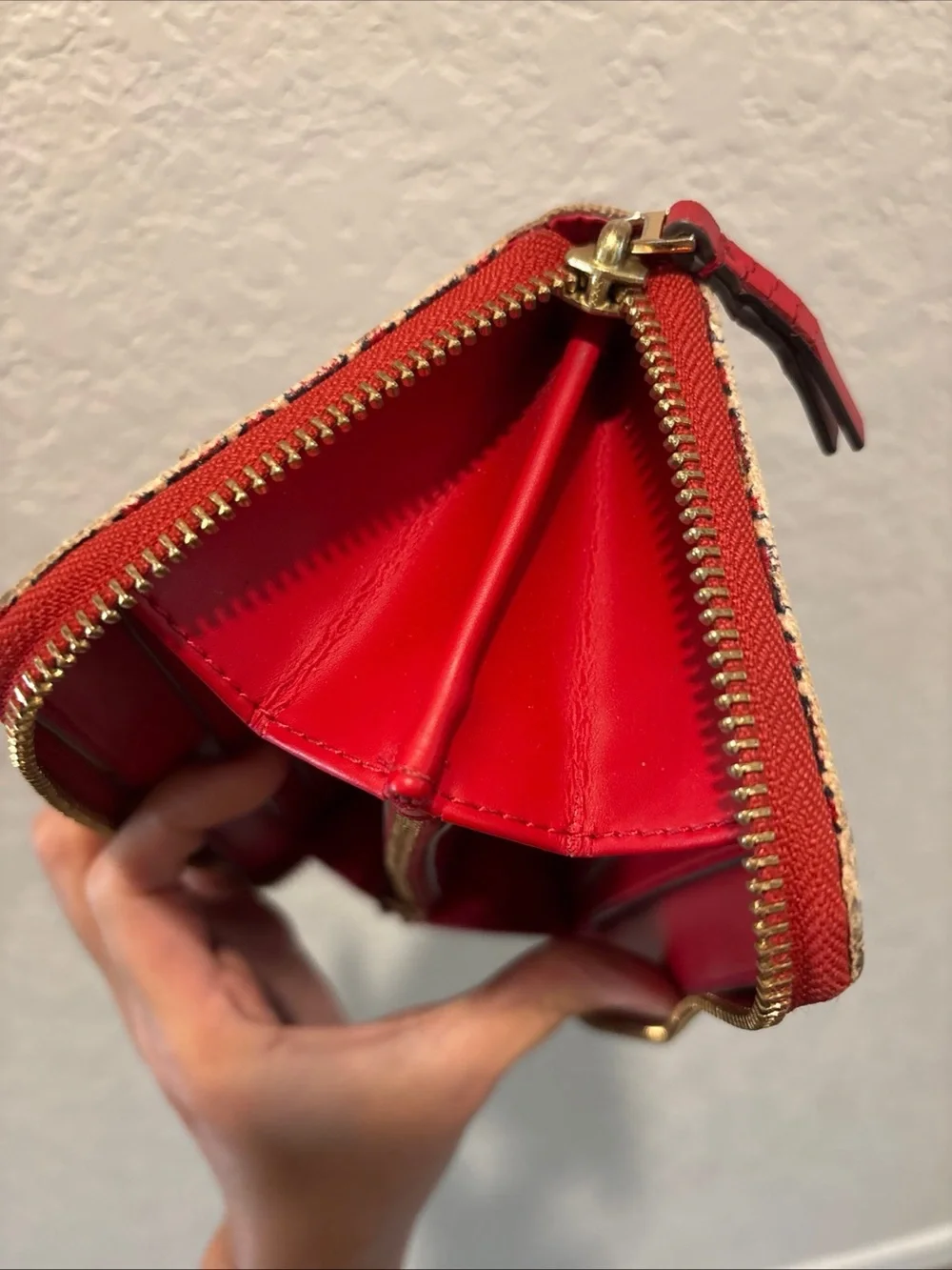 Tory Burch Striped Chain-Pattern Zip Wallet - Red & Cream